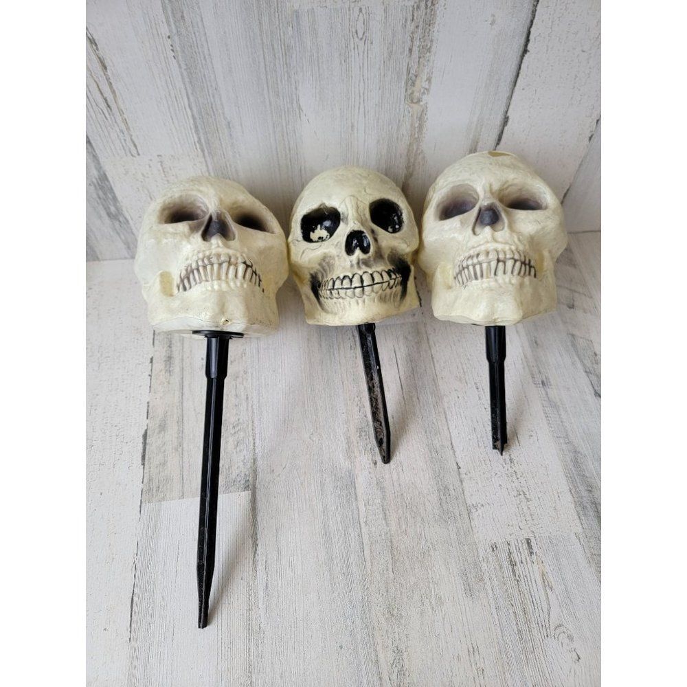 Skeleton head set AS IS lawn Decor stake Halloween prop